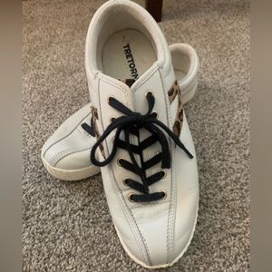 Women’s size 9 Tretorn white leather and leopard print sneakers. Like new!!